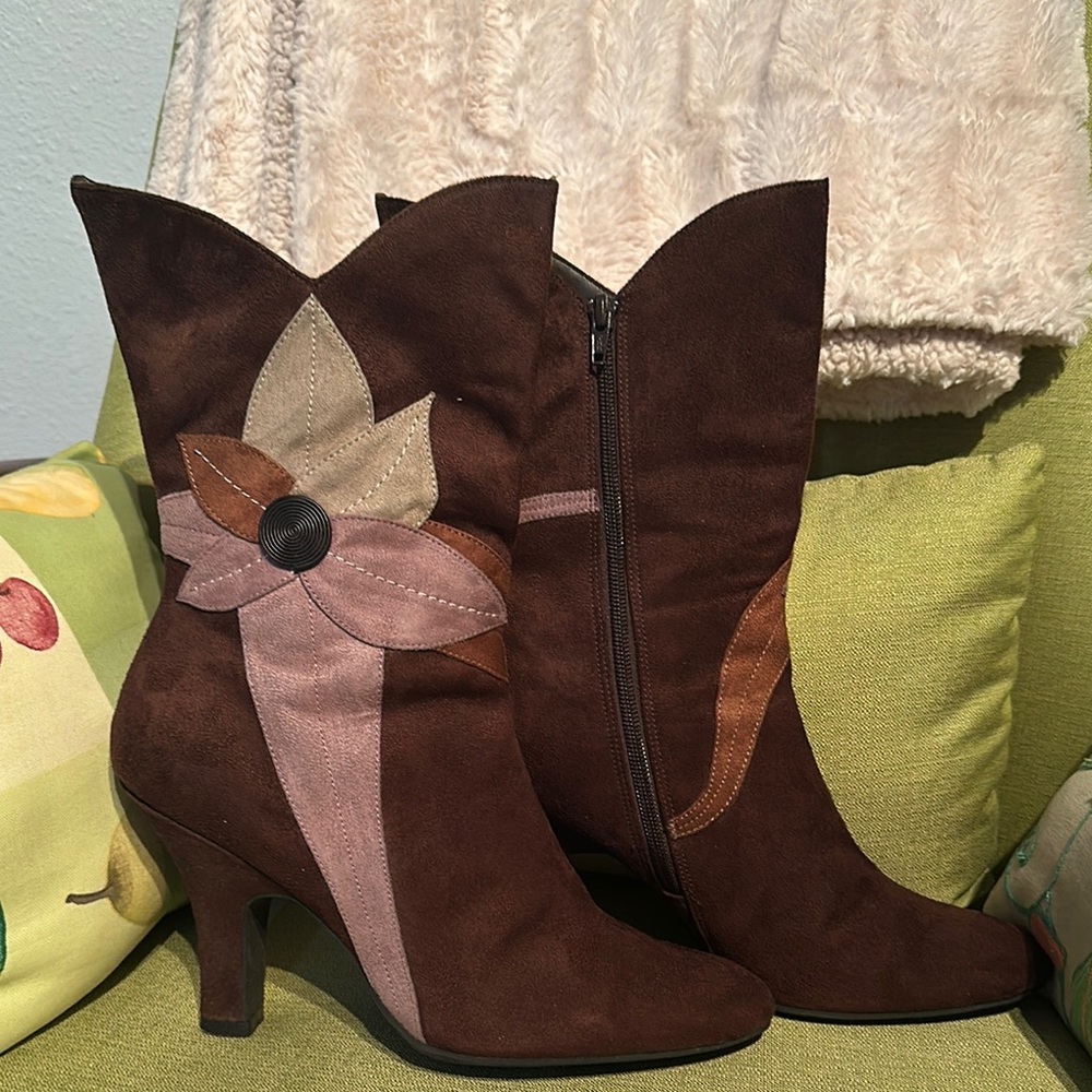 Predictions Cafe Monet brown boots, 10
